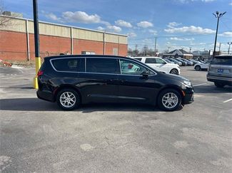 Used 2024 Chrysler Pacifica Touring-L video 2