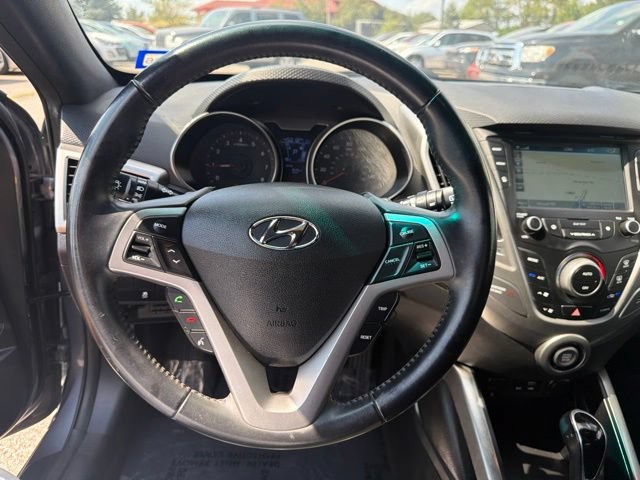 Used 2017 Hyundai Veloster Value Edition FWD image 9