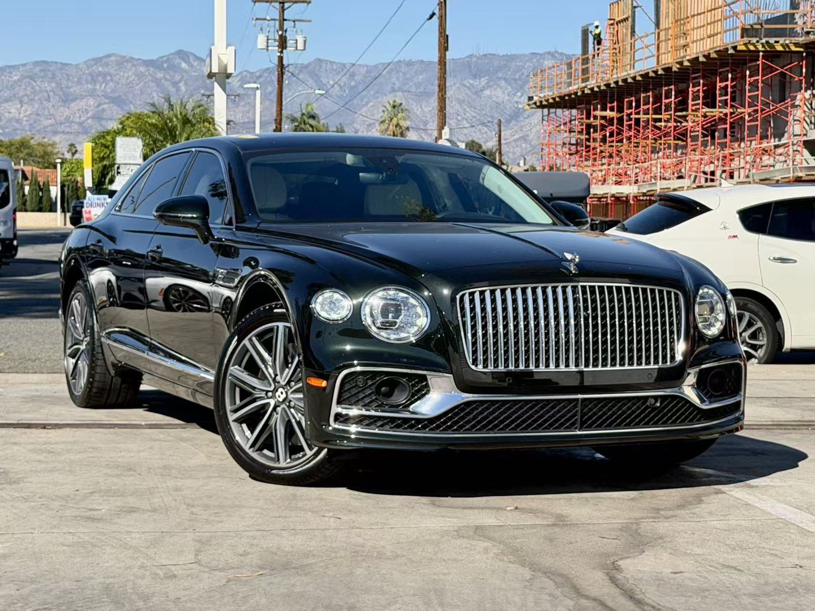 Used 2022 Bentley Flying Spur Plug-In Hybrid AWD/4WD image 4
