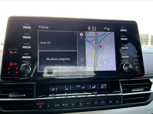 Used 2022 Toyota Sienna Platinum image 34