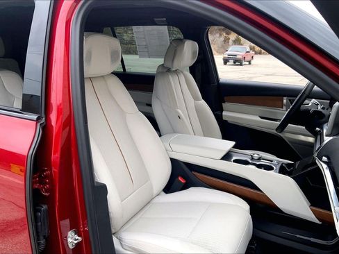 Certified 2026 Cadillac Vistiq Sport w/ LPO, Floor Liner Package image 7