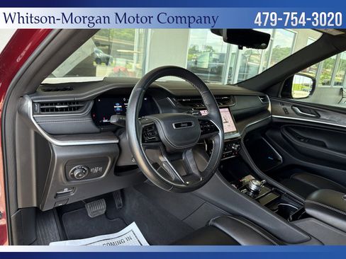 Used 2022 Jeep Grand Cherokee L Overland w/ Luxury Tech Group IV AWD/4WD image 10