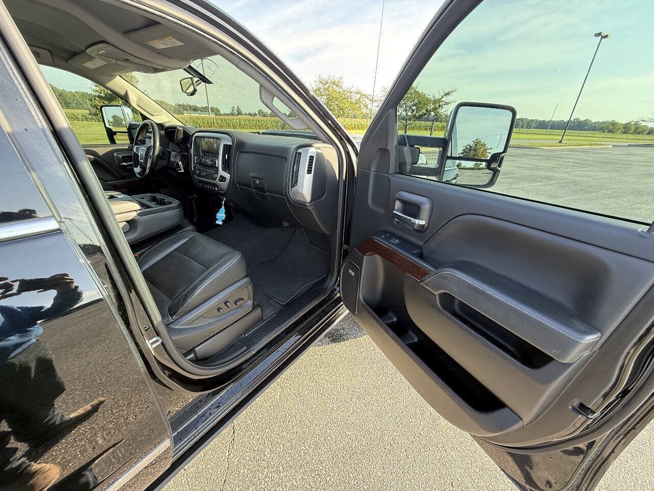Used 2019 GMC Sierra 2500 SLT w/ Duramax Plus Package AWD/4WD image 15