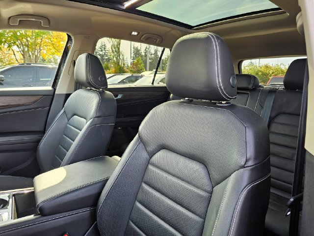 Used 2024 Volkswagen Atlas SEL AWD/4WD image 25