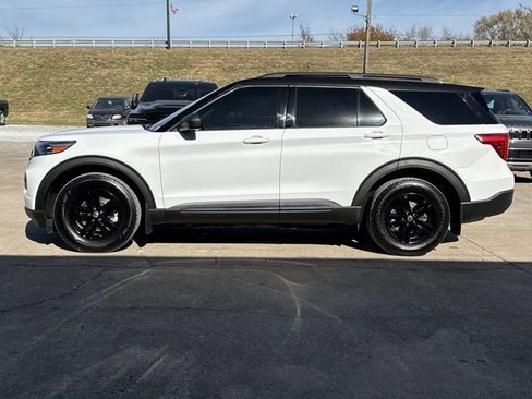 Used 2021 Ford Explorer XLT image 15