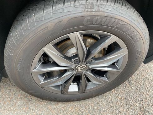 Used 2022 Volkswagen Tiguan SE w/ Panoramic Sunroof Package image 27