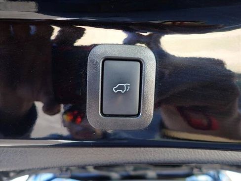 Used 2019 Toyota Highlander XLE AWD/4WD image 9