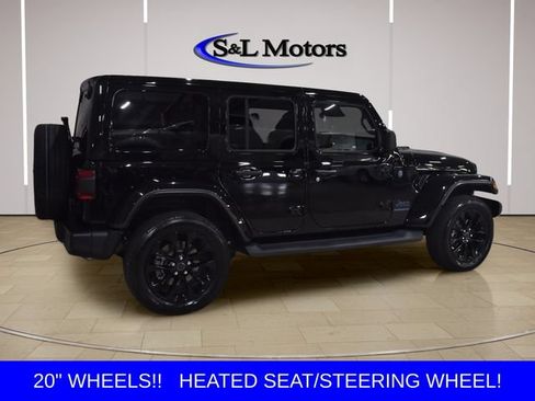 Used 2025 Jeep Wrangler Unlimited Sahara AWD/4WD image 8