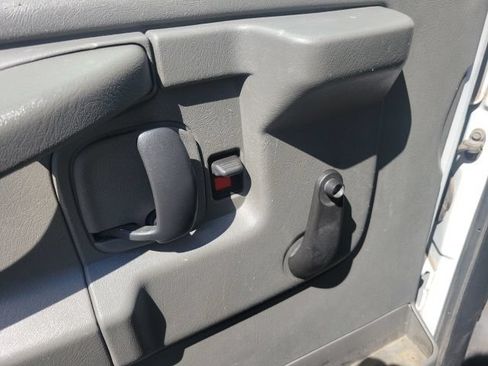 Used 2008 Chevrolet Express 2500 RWD image 12
