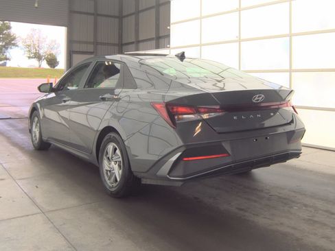 Used 2024 Hyundai Elantra SE FWD image 6
