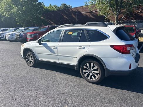 Used 2017 Subaru Outback 2.5i Limited AWD/4WD image 6