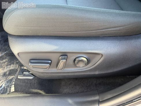 Used 2025 Toyota RAV4 XLE AWD/4WD image 23