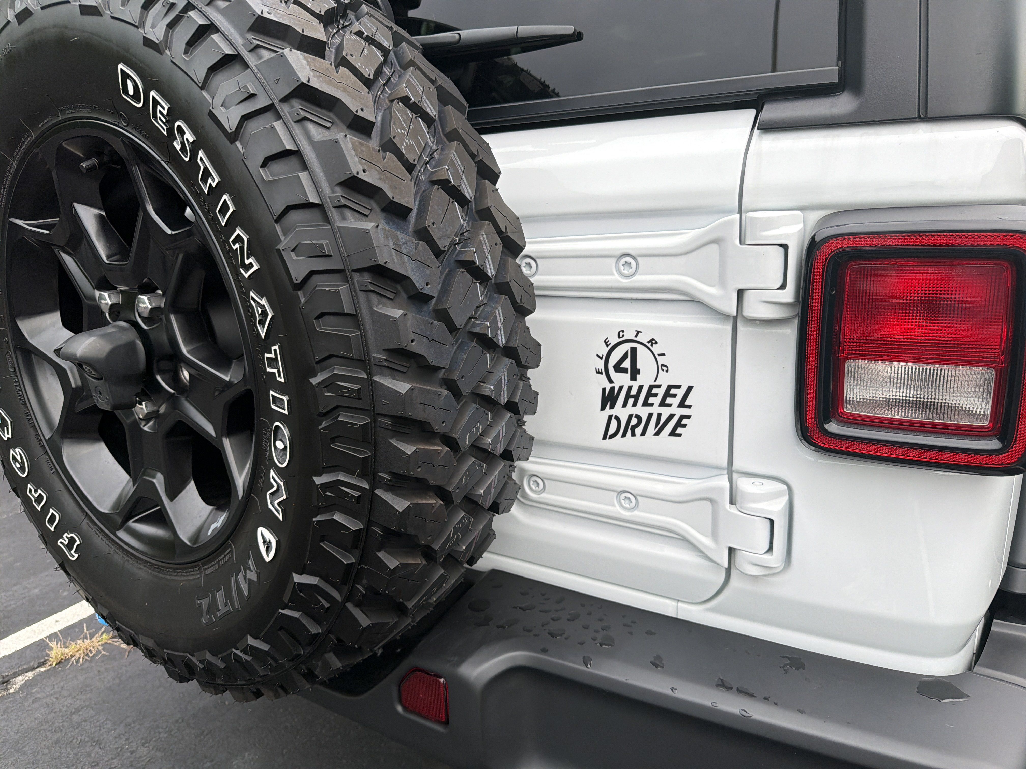 Certified 2023 Jeep Wrangler Unlimited w/ Cold Weather Group AWD/4WD image 9