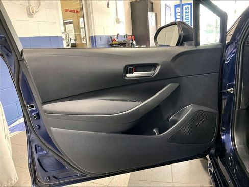Used 2021 Toyota Corolla LE w/ LE Convenience Package FWD image 9