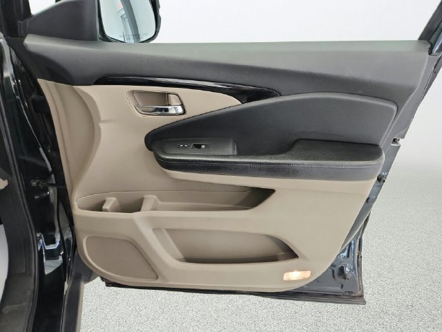 Used 2018 Honda Pilot Touring image 32