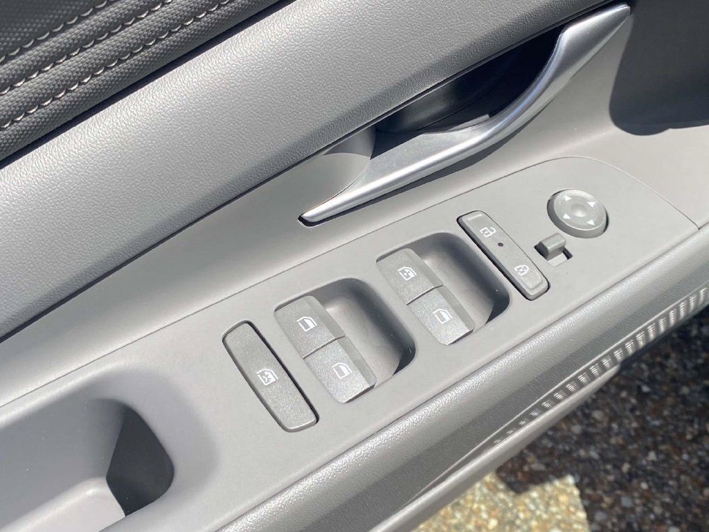 Used 2024 Hyundai Elantra SEL w/ Convenience Package FWD image 20