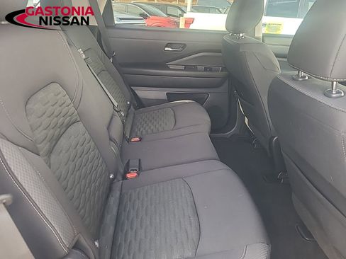 Used 2022 Nissan Pathfinder S image 22