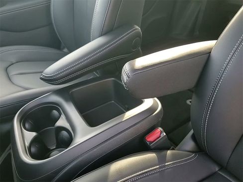 New 2026 Chrysler Pacifica Select image 30