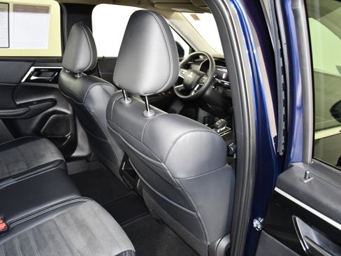 Used 2025 Mitsubishi Outlander SE AWD/4WD image 43