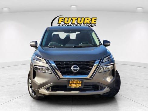 Used 2023 Nissan Rogue SV image 2
