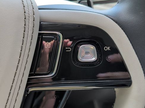 Used 2025 Lincoln Aviator AWD w/ Jet Appearance Package image 13