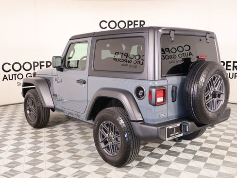 Used 2025 Jeep Wrangler Sport AWD/4WD image 21