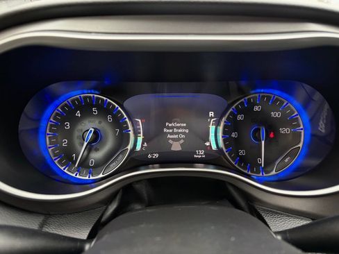 Used 2024 Chrysler Pacifica Touring-L FWD image 20