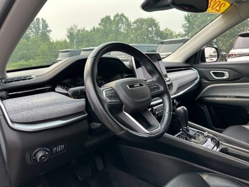 Used 2022 Jeep Compass Latitude w/ Convenience Group AWD/4WD image 39