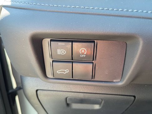Used 2024 Toyota Highlander XLE AWD/4WD image 15