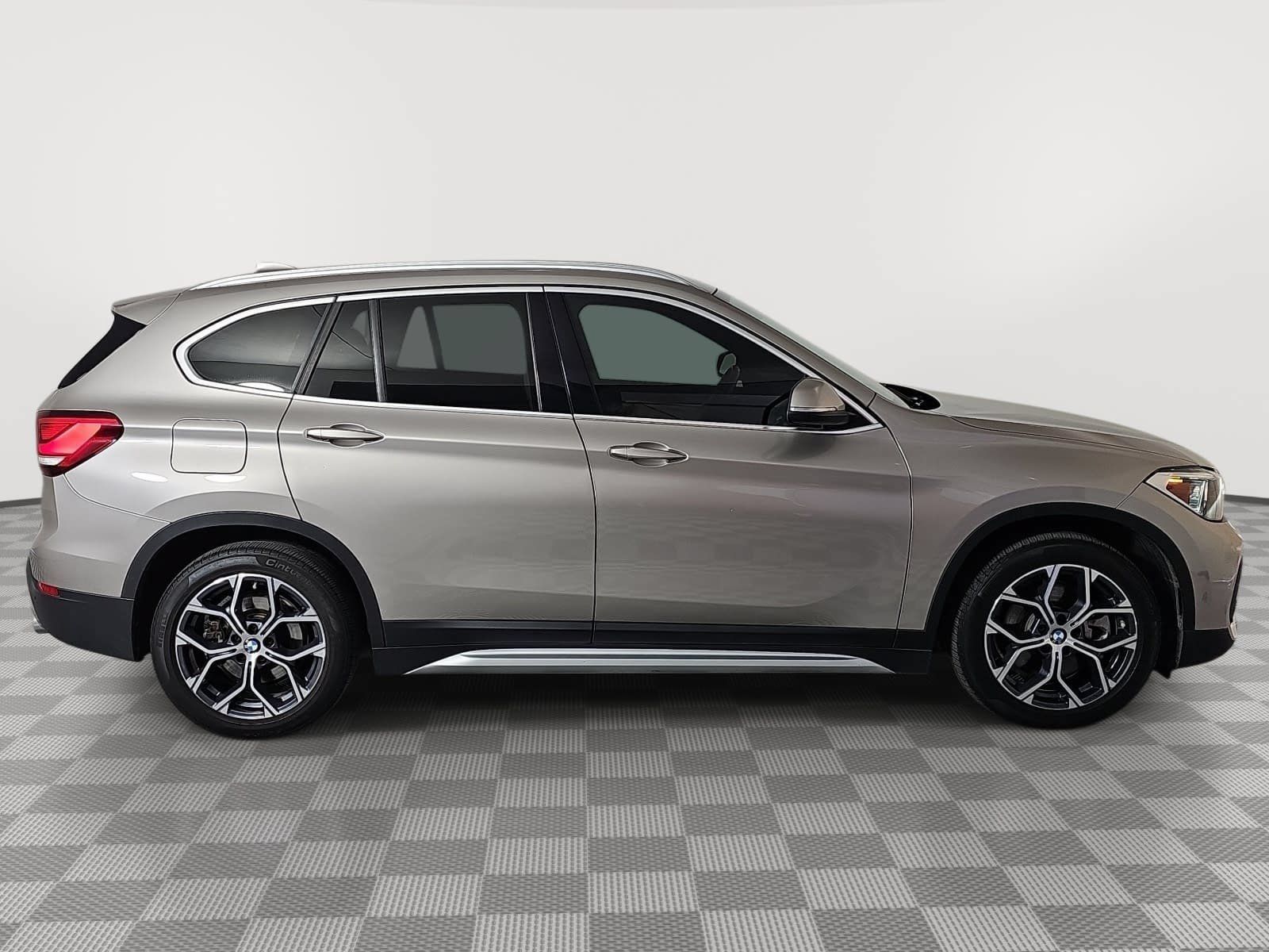 Used 2021 BMW X1 xDrive28i w/ Convenience Package AWD/4WD image 9