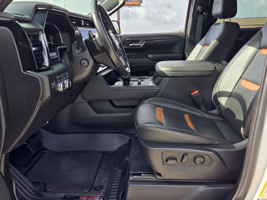 Used 2023 GMC Sierra 1500 AT4 w/ AT4 Premium Package AWD/4WD image 3