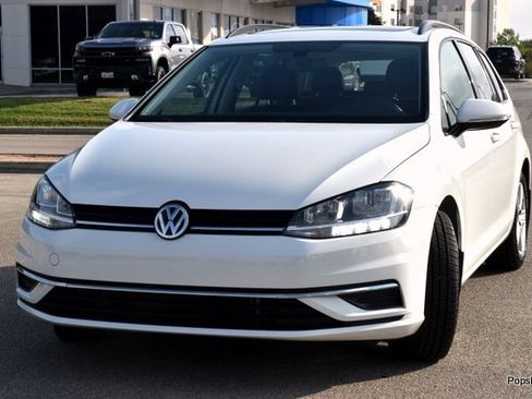 Used 2018 Volkswagen Golf SE image 1