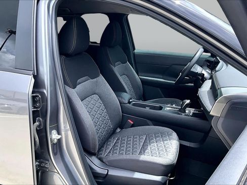 Used 2025 Nissan Kicks SV FWD image 9