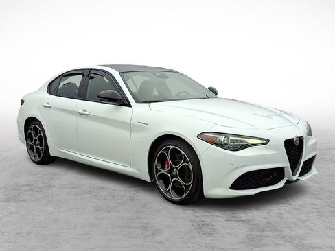 Used 2023 Alfa Romeo Giulia Veloce image 7