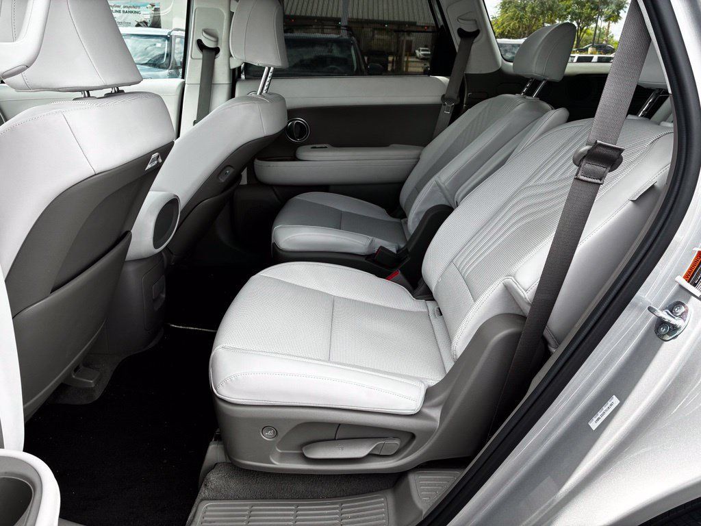 Used 2026 Hyundai Palisade SEL FWD image 11