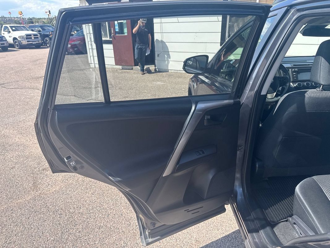 Used 2018 Toyota RAV4 LE w/ All Weather Liner Package AWD/4WD image 12