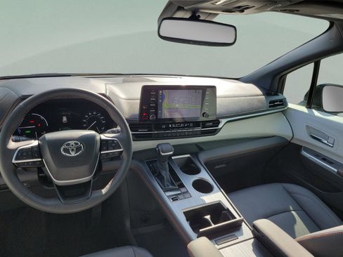 Certified 2024 Toyota Sienna XSE FWD image 15