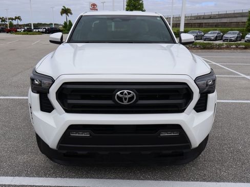 Certified 2025 Toyota Tacoma SR5 image 5