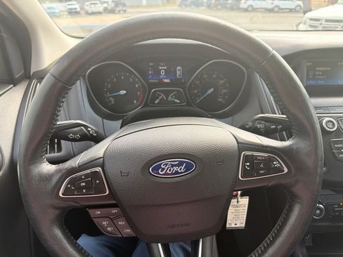 Used 2018 Ford Focus SE w/ Cold Weather Package FWD image 14