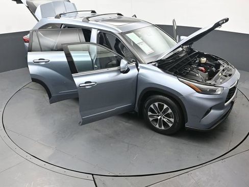 Used 2022 Toyota Highlander XLE image 60