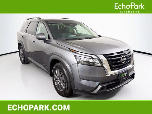Used 2025 Nissan Pathfinder SV FWD image 1