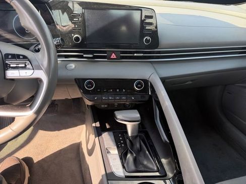 Used 2021 Hyundai Elantra SEL w/ Convenience + Premium Package FWD image 11