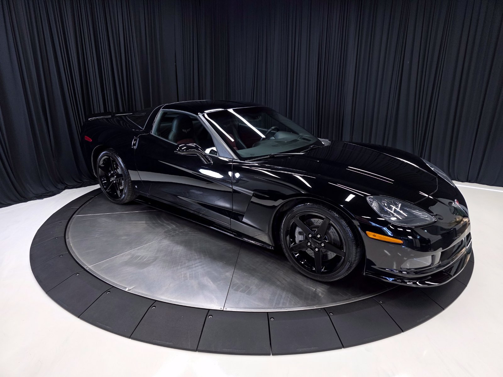 Used 2007 Chevrolet Corvette Coupe w/ Preferred Equipment Group RWD image 14