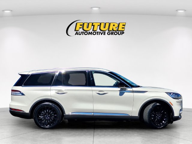 Used 2023 Lincoln Aviator Reserve w/ Equipment Group 201A RWD image 3