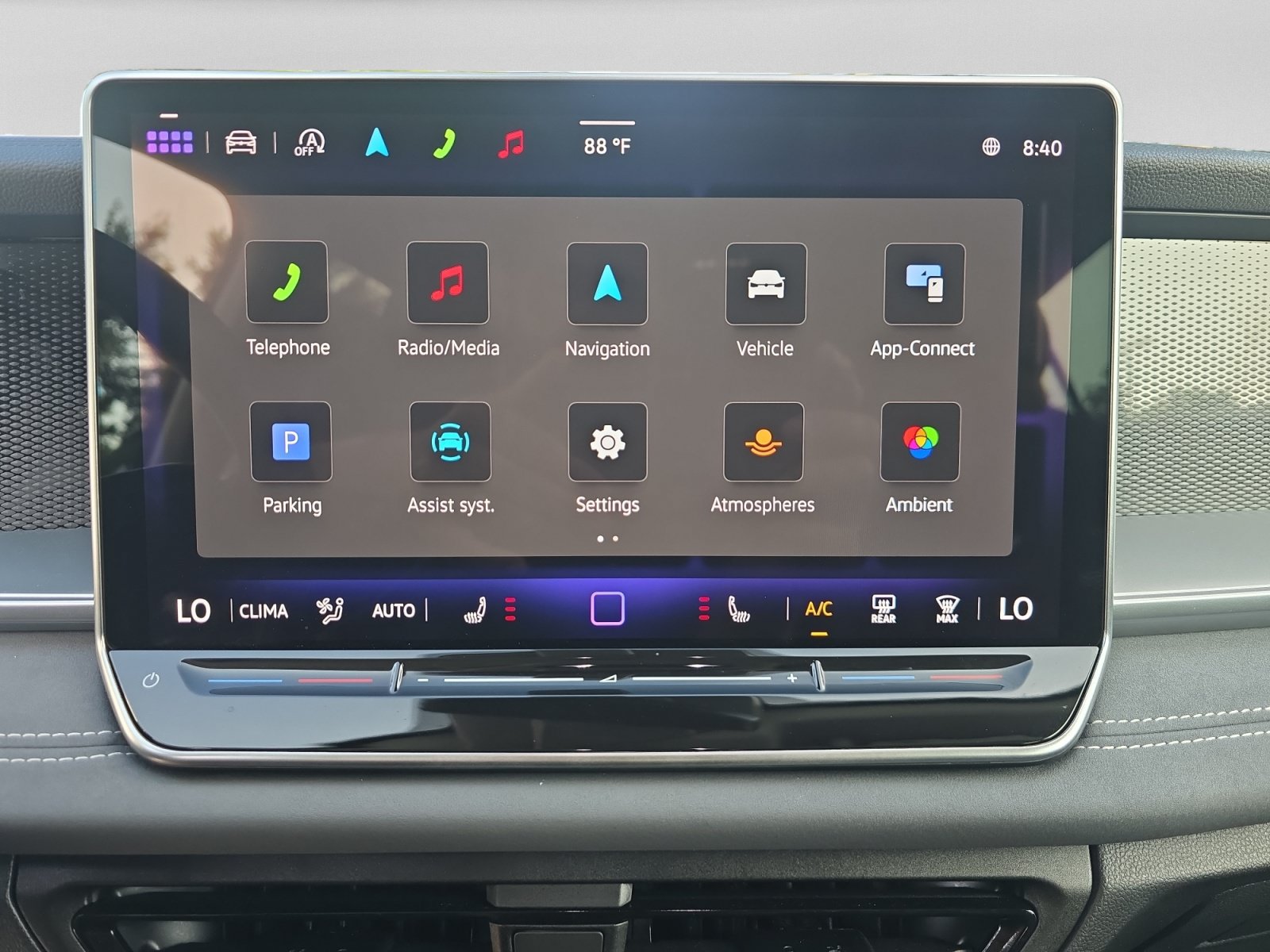 Used 2025 Volkswagen Tiguan SE FWD image 23