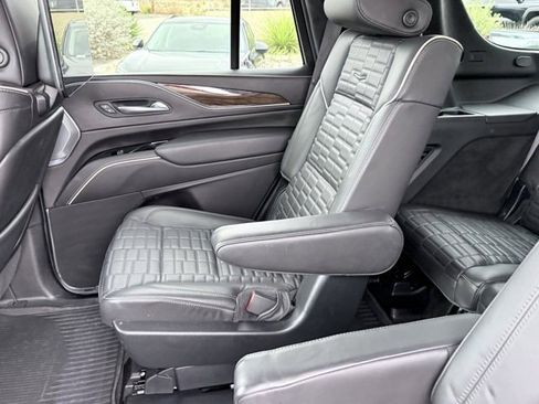 Used 2024 Cadillac Escalade Sport Platinum w/ LPO, ONYX Package image 31