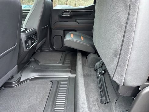 Used 2024 GMC Sierra 1500 AT4 w/ Technology Package image 27