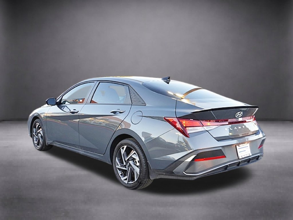 Certified 2025 Hyundai Elantra Sport FWD image 7