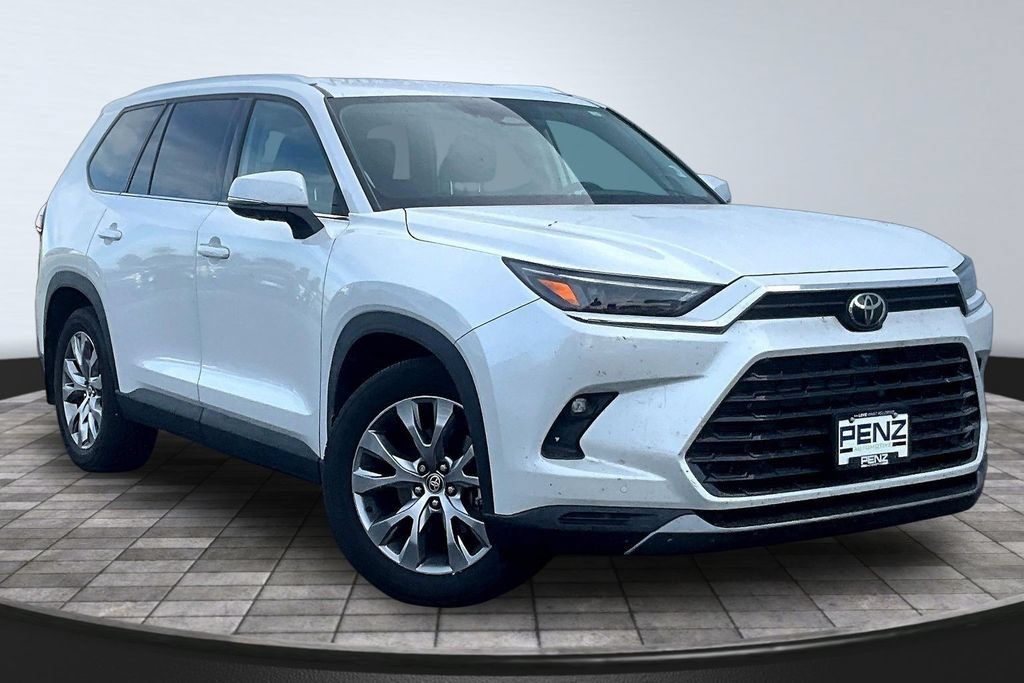 Used 2024 Toyota Grand Highlander AWD Hybrid image 3