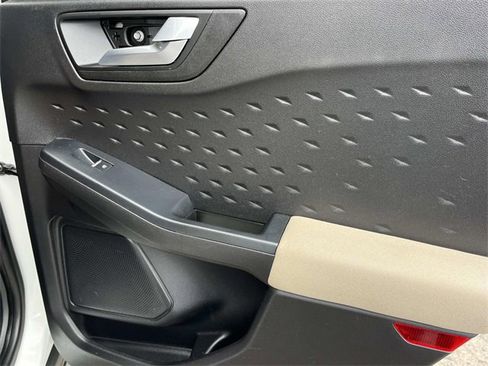 Used 2020 Ford Escape SE image 21